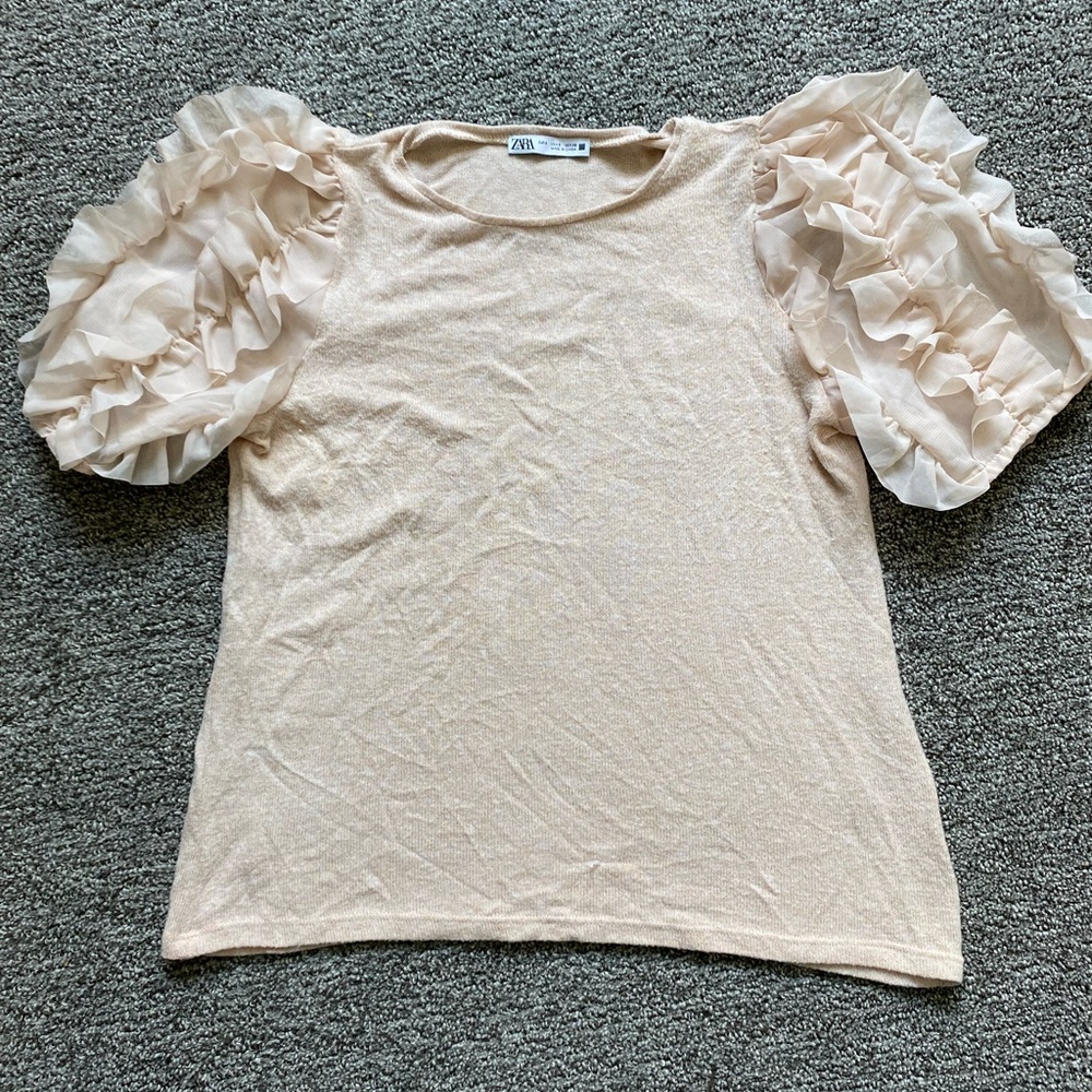 Zara Cream Ruffled Blouse with Short Sleeves Size S